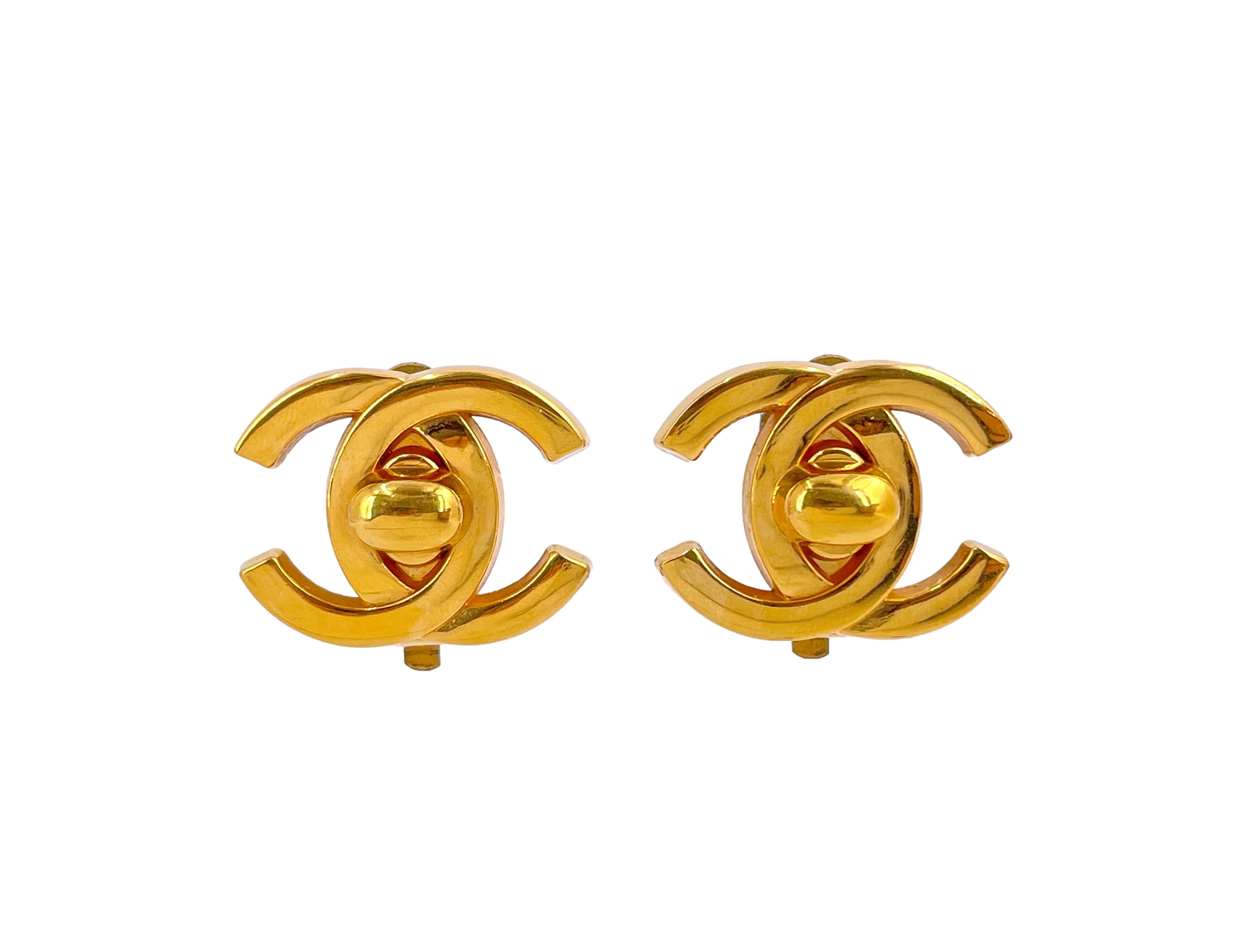 Chanel Vintage 95P Solid Heart CC Logo Stud Earrings – Boutique Patina