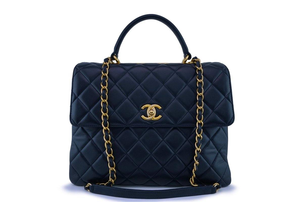 Chanel BAG ON BELT CLASSIC NAVY 80/90 Golden Navy blue Leather Metal  ref.892486 - Joli Closet