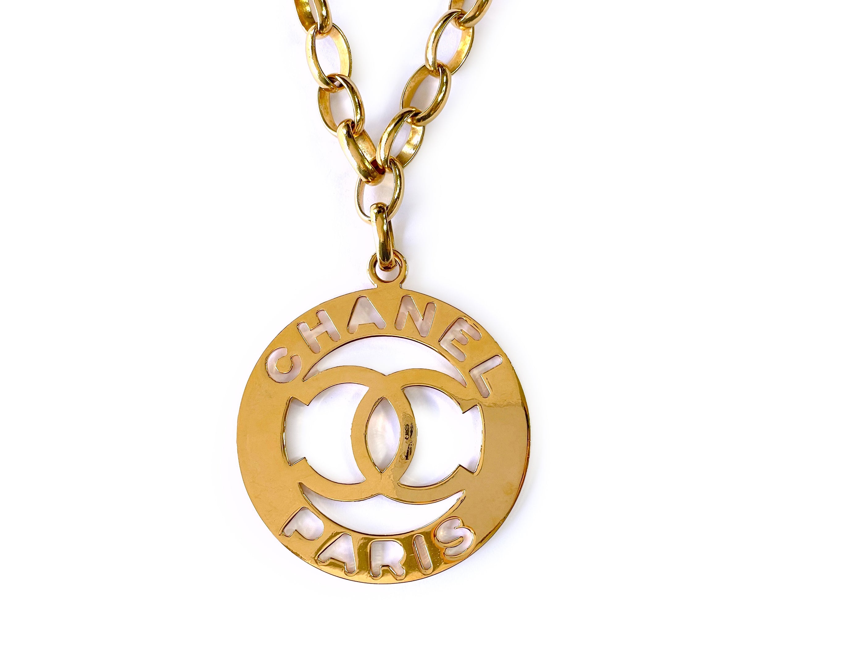 Chanel Magnifying Glass Necklace in Gold Plated Metal For Sale at 1stDibs