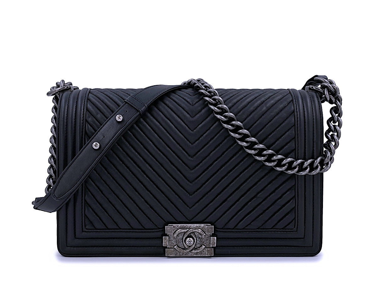 Chanel Boy Flap Bag Quilted Caviar New Medium Black Authentic WDust Bag/Card/Box