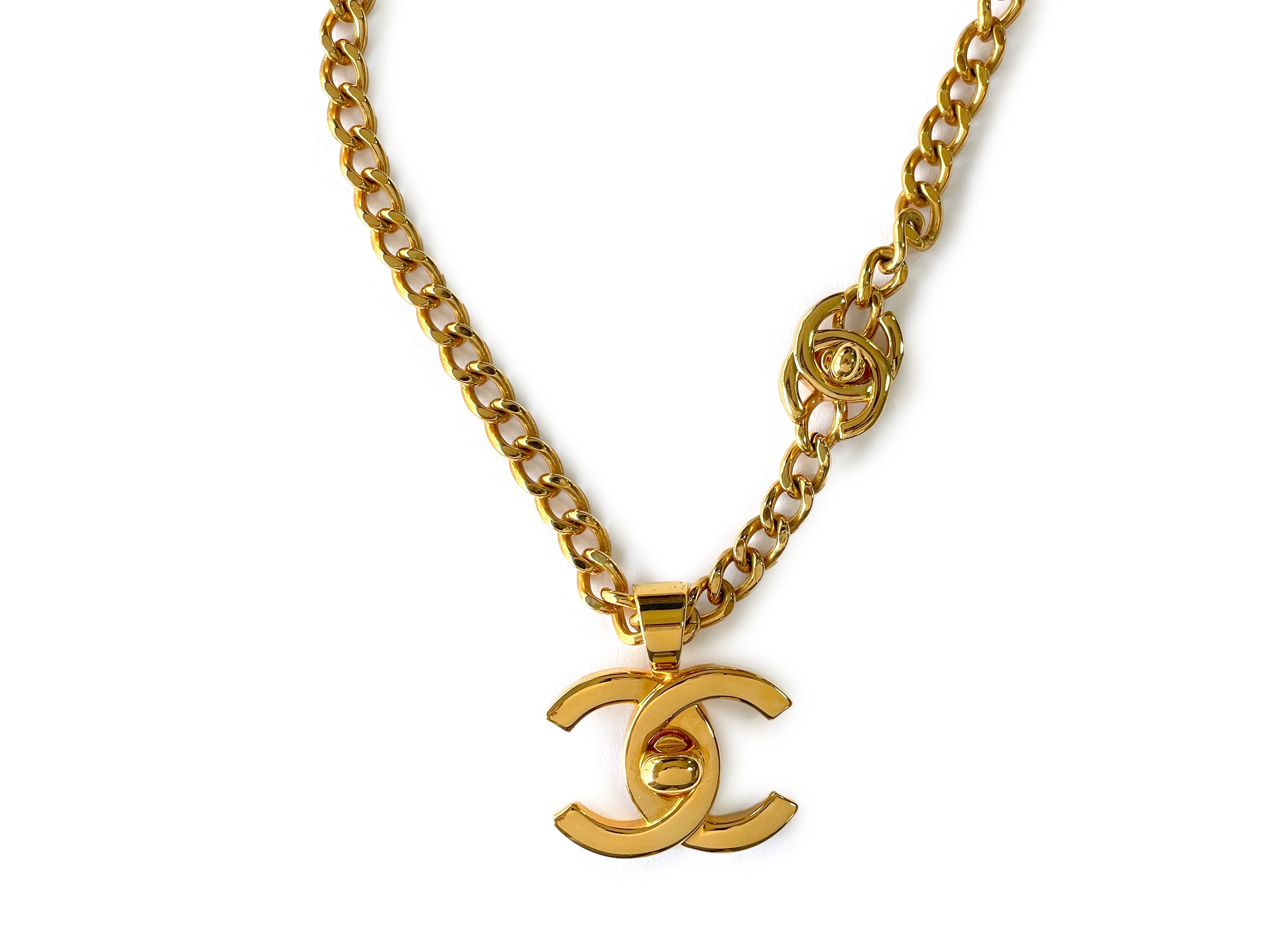 Chanel Vintage 96A Medium Double Turnlock Chain Necklace – Boutique Patina