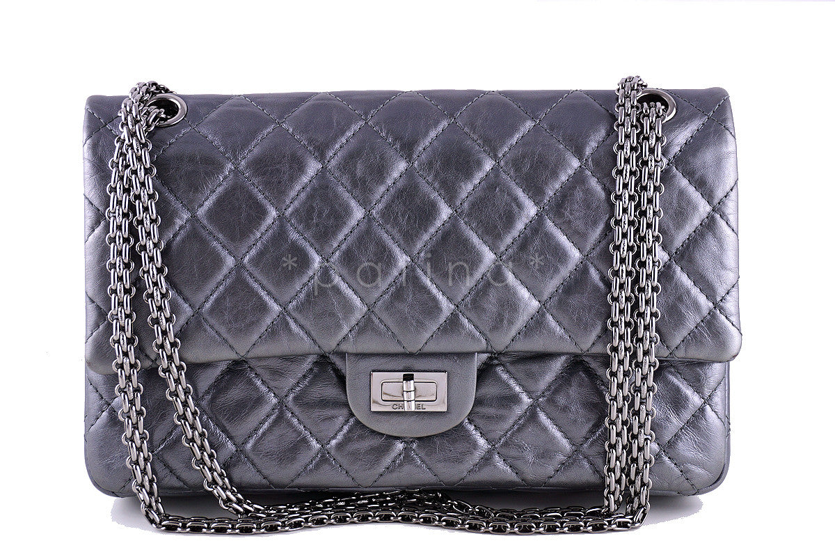 Chanel Distressed Silver Leather 2.55 Reissue Double Flap Bag 226 (Lot 2004  - Luxury Accessories & Jewelry AuctionSep 15, 2023, 9:00am)