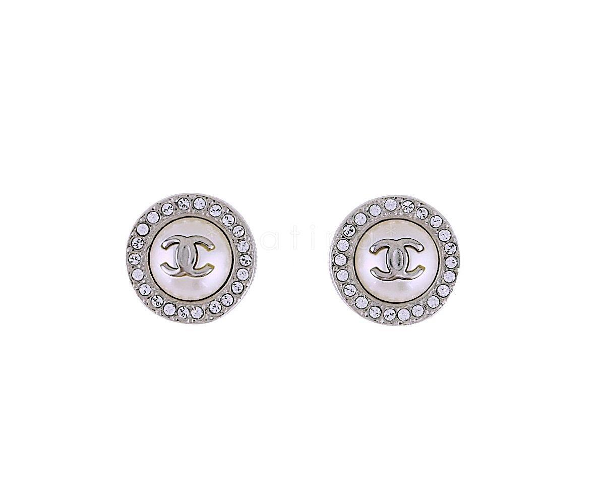 NIB Chanel Classic Round Pearl Crystal Stud Earrings A97958 SHW