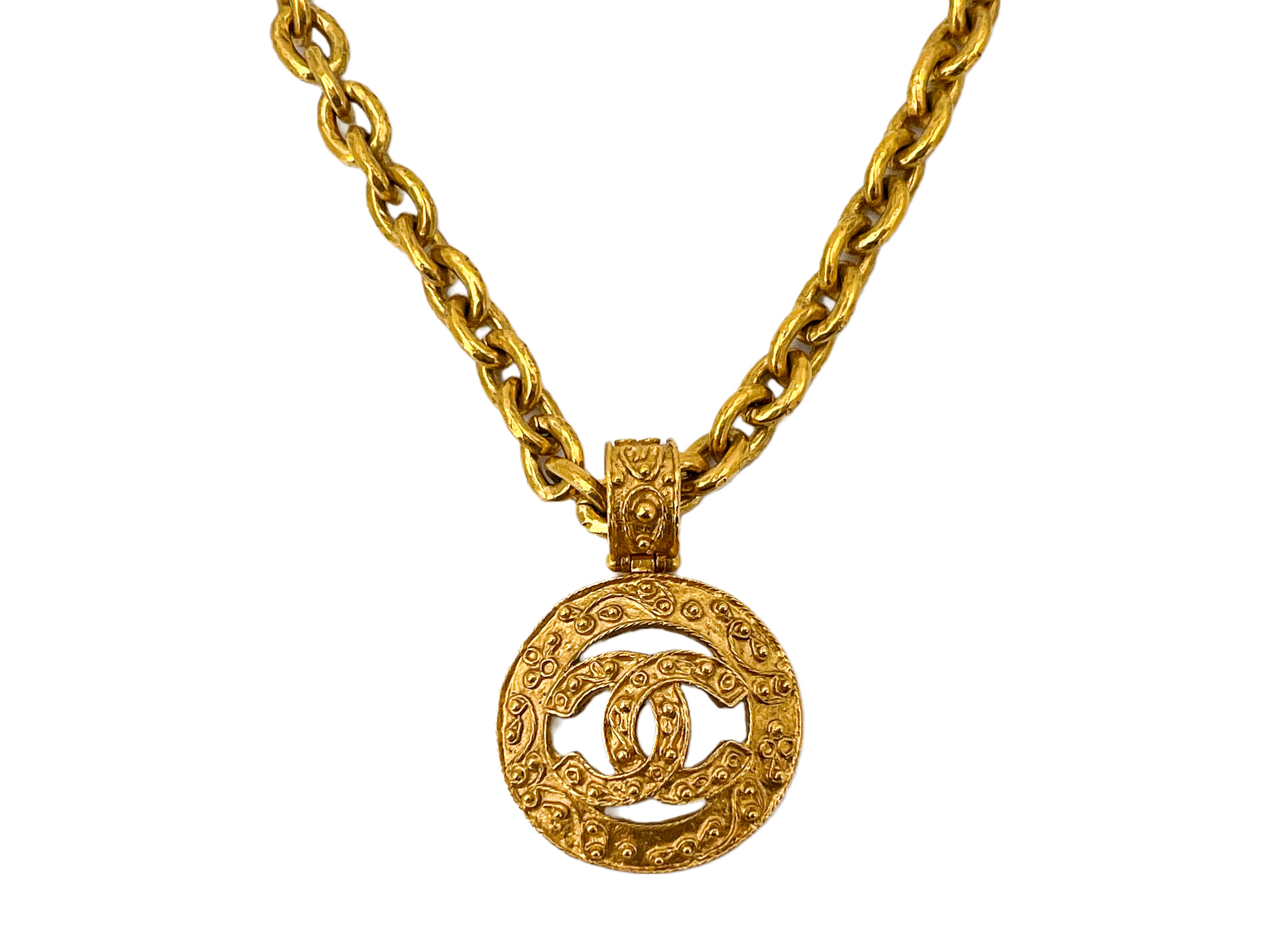 Chanel Gold Metal Vintage CC Round Pendant Necklace