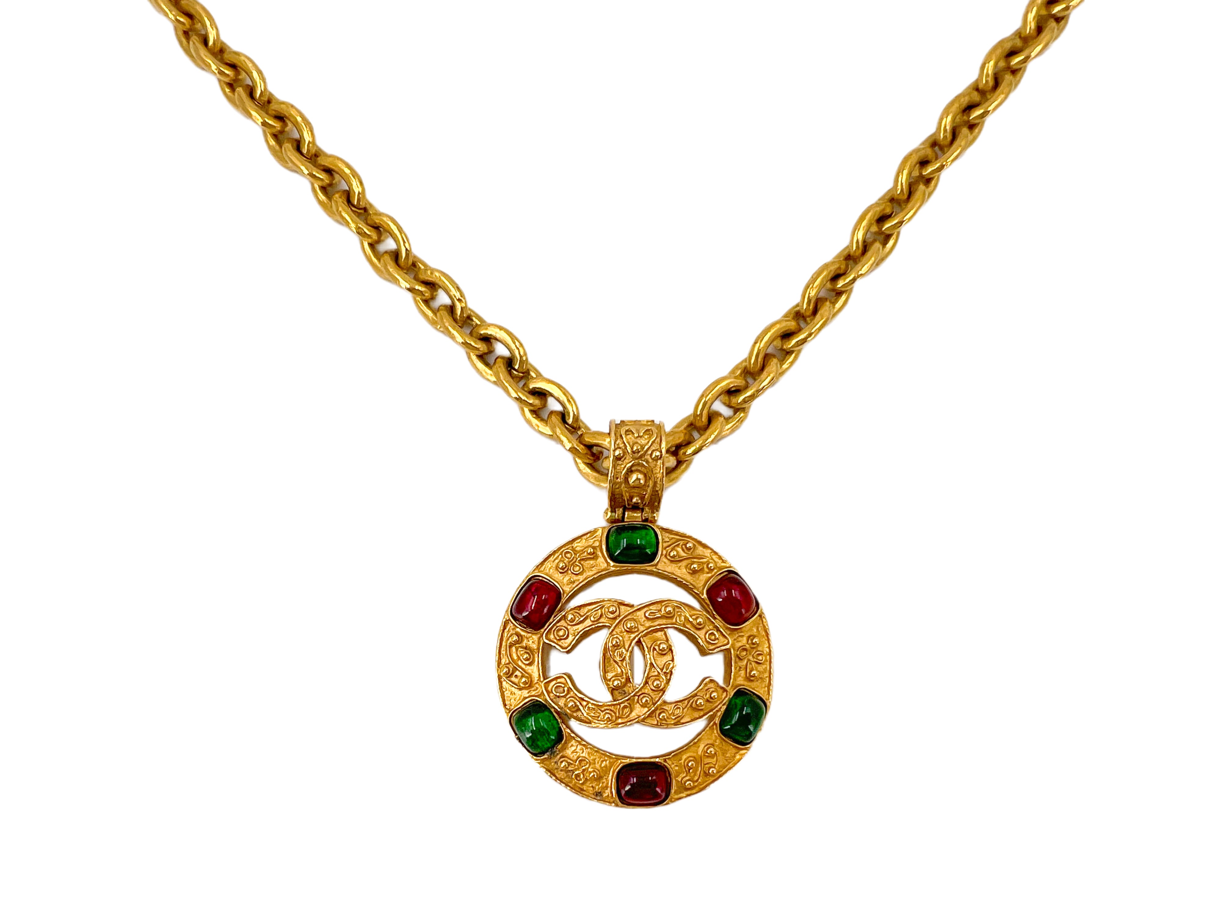 Chanel 94A Vintage Red and Green Gripoix Encircled CC Long Necklace Go –  Boutique Patina