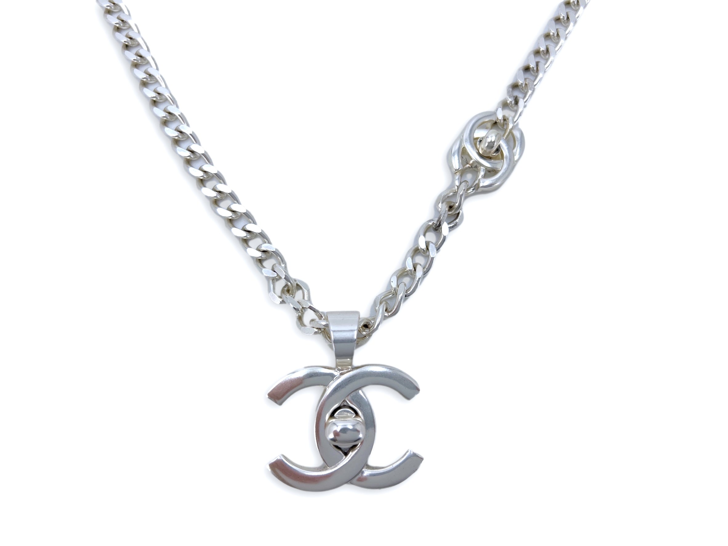 Chanel 96P Vintage Long Turnlock Pendant Necklace Silver – Boutique Patina