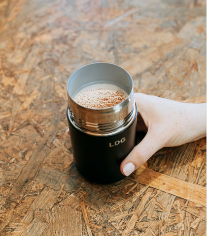 https://cdn.shopify.com/s/files/1/0279/0703/1075/files/Frank_Green_Reusable_Ceramic_Cup_with_lid_off_in_Black_480x480.png?v=1668381003