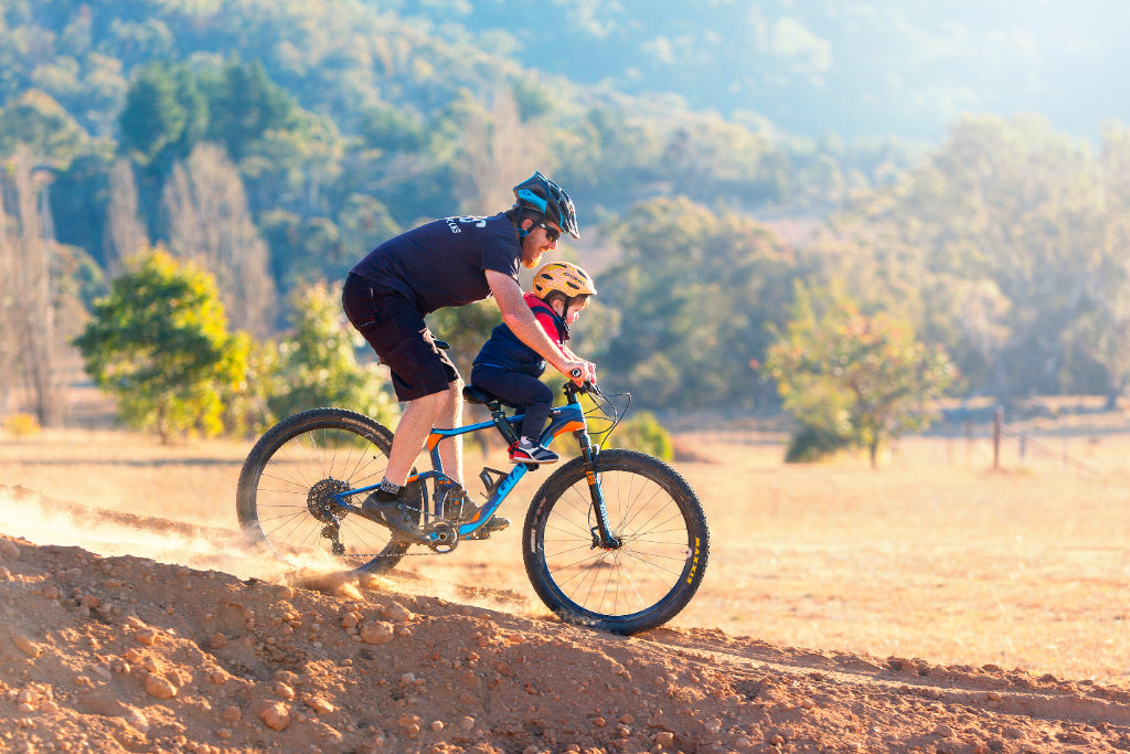 kids-riding-mountain-bikes