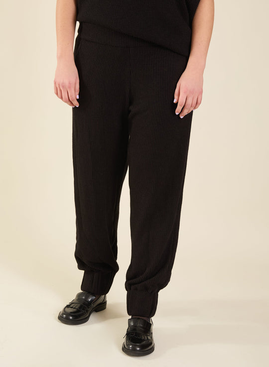 Casual & Comfortable Sustainable Pants for Women | Meg Canada
