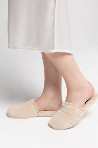 ivory fur slide slipper