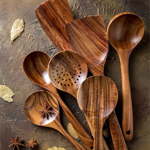 Ensemble de spatules et d'ustensiles de cuisine en bois d'acacias