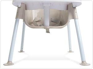 Chaise d'alimentation Foundations Secure Sitter - Pas de pieds inclinés offrant une base stable pour maintenir la chaise en toute sécurité sur le sol