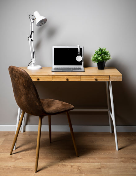 desk-with-gray-laptop-lamp.jpg__PID:26d8b232-1520-434a-9a2d-093326f6e456