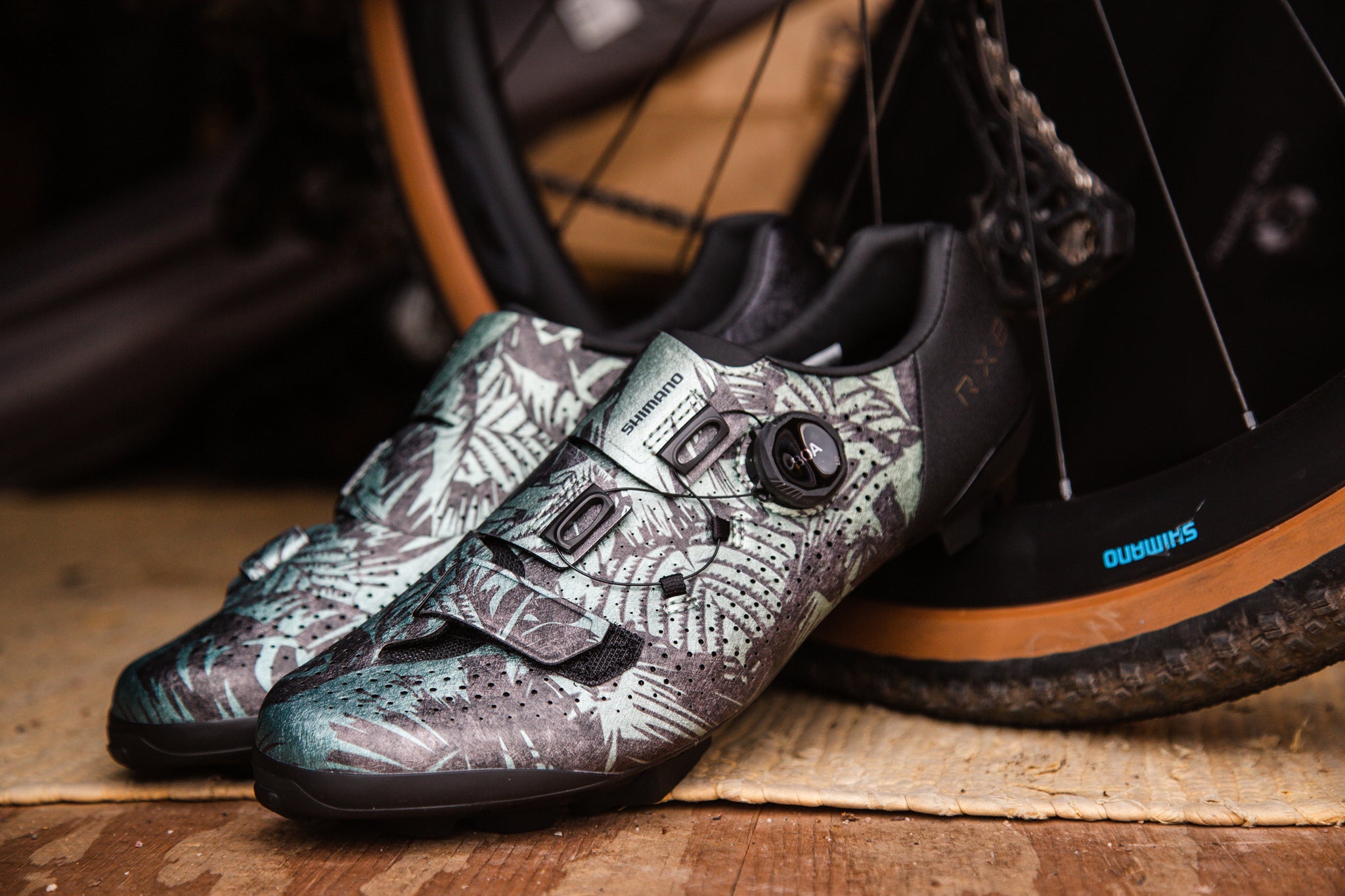 Shimano SH-RX801 Tropical Leaves gravel shoes