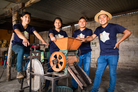 De La Gente Young Entrepreneurs Coffee Depulping