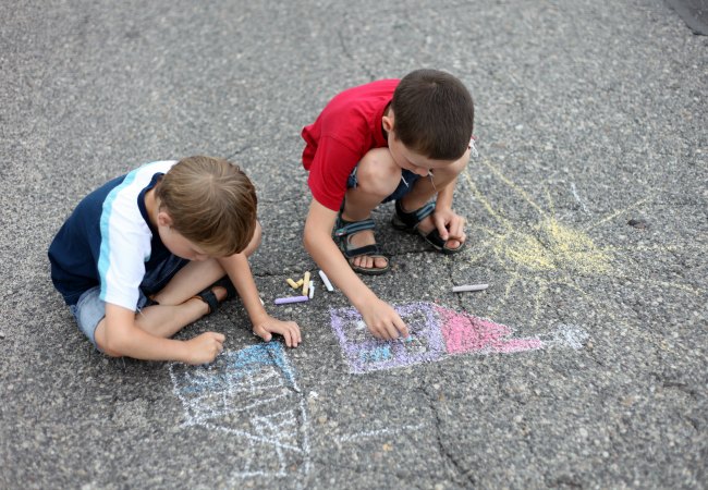 Sidewalk Chalk Games For Kids – The Pinterested Parent