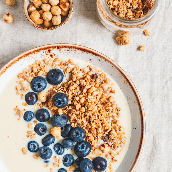 idunn Naturprodukte - Rezept-Idee - GRANOLA MÜSLI MIT JOGHURT UND BLAUBEEREN