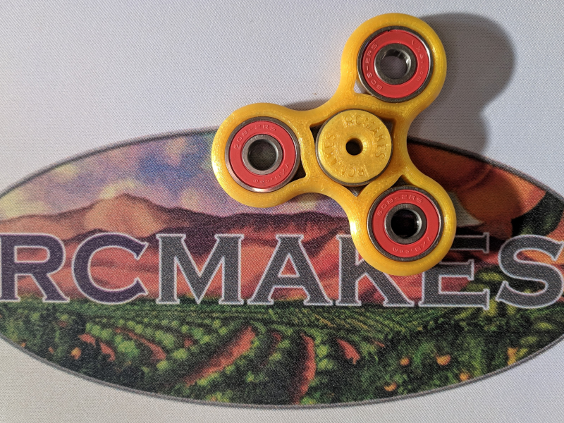 Fidget spinner on RCMakes logo