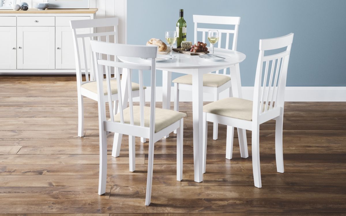 the range table and 4 chairs