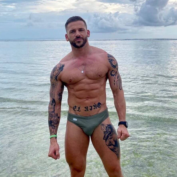 Giant list of gay swimwear Beach Selfies models