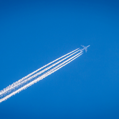 Airplane contrails