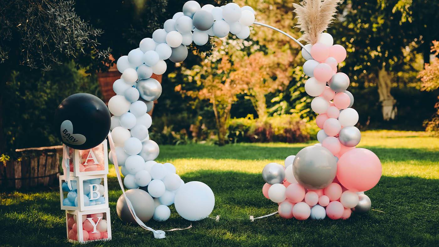 Baby shower balloon garland