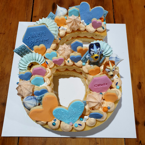 Number 6 cake decorated in Bluey theme cake