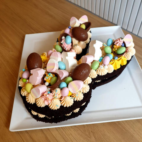 Finished easter bunny cake with cake toppings