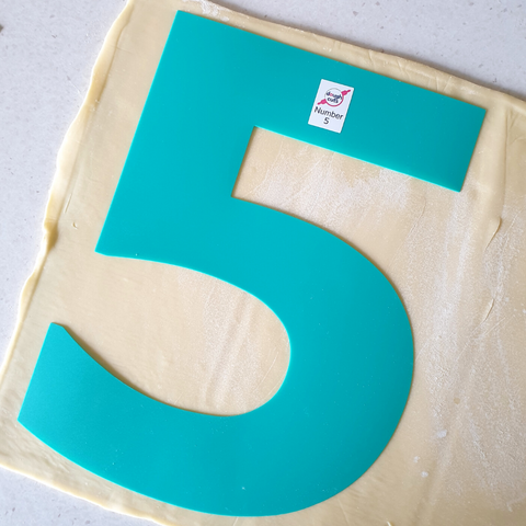 Number 5 Cookie Cake Template On Pastry