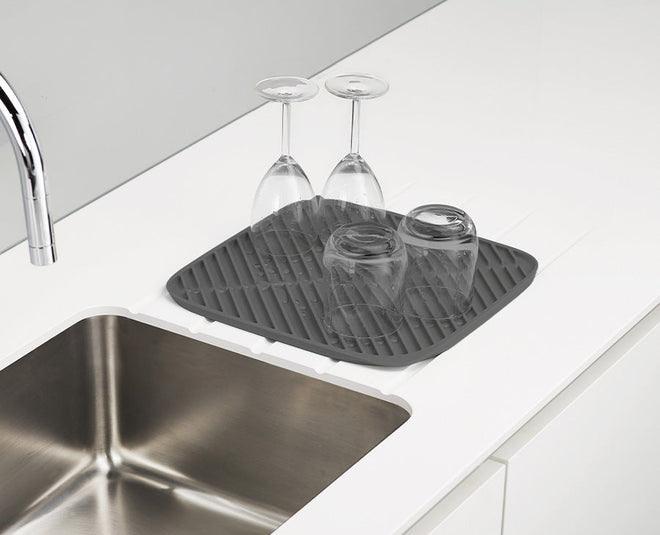 Inception Dish Drainer is a Flexible Little Manhattan