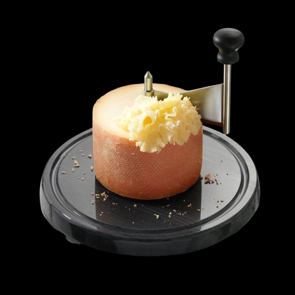 AD Delhaize Spa - Nous vous prêtons l'appareil à raclette traditionnel* à  l'achat d'un quart de roue de fromage à raclette  * Caution de 100 euros