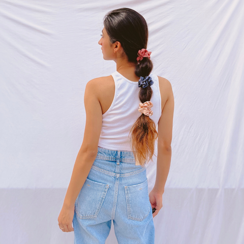 hair silk scrunchies, girl wearing scrunchie 