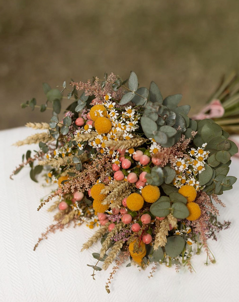 wild bridal bouquet idea