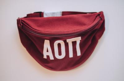 maroon fanny pack