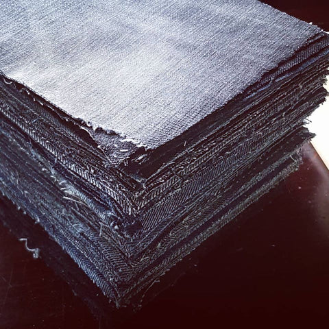 piece-of-jeans-tilkku-ruutu-ruudullinen-neliö-farkuista-uudet-ekologiset-farkut-kestävä-vastuullinen-käsityönä-mittatilaus-tilaustyö-kuviollinen-ruudullinen.