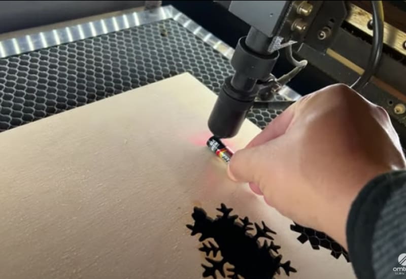 Laser engraving machine laser head