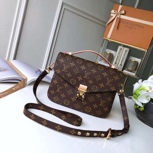 Louis Vuitton Arizona Cream Empreinte Broderies Easy Pouch On Strap Brown  ref.667697 - Joli Closet