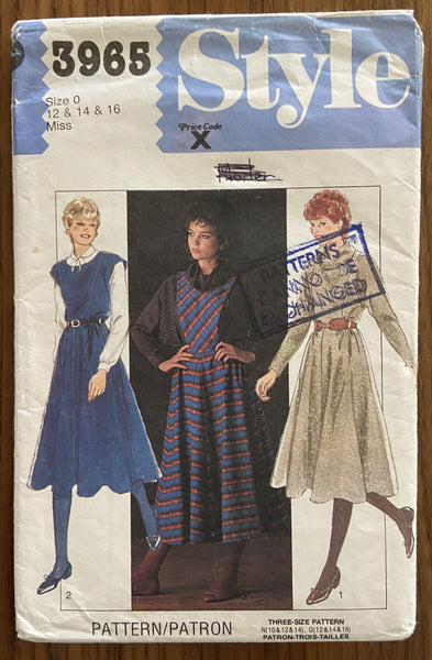 Style 3452 vintage 1970s dress pattern. Bust 40 inches – the