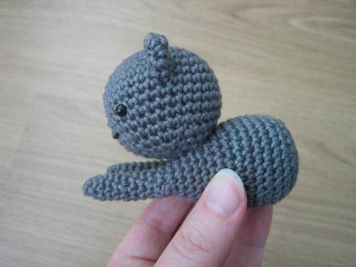 Gratis spelende katten amigurumi haakpatroon lichaam zonder pootjes