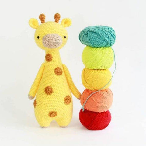 Tall Giraffe with yarn