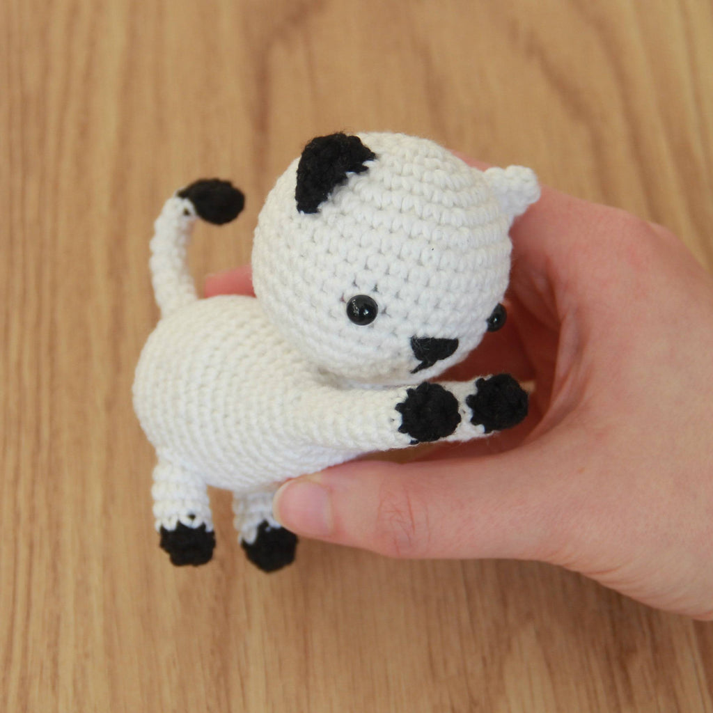 Free Playing Cats Crochet Amigurumi Pattern Final Picture