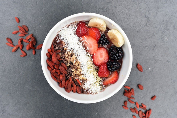 Smoothie bowl petit-déjeuner sain