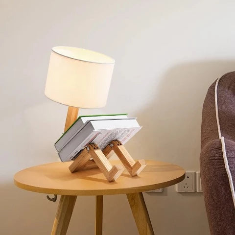 la lampe de lecture idéale pour votre table de chevet en bois avec un abat jour pour une lecture confortable