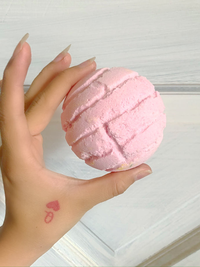 concha bath bomb