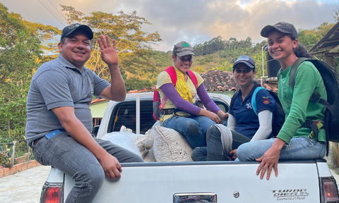 Team Colombia en carro