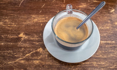 A colada: espresso in a glass with a layer of crema on top