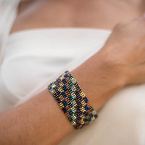 Beaded bracelet with earthly colors