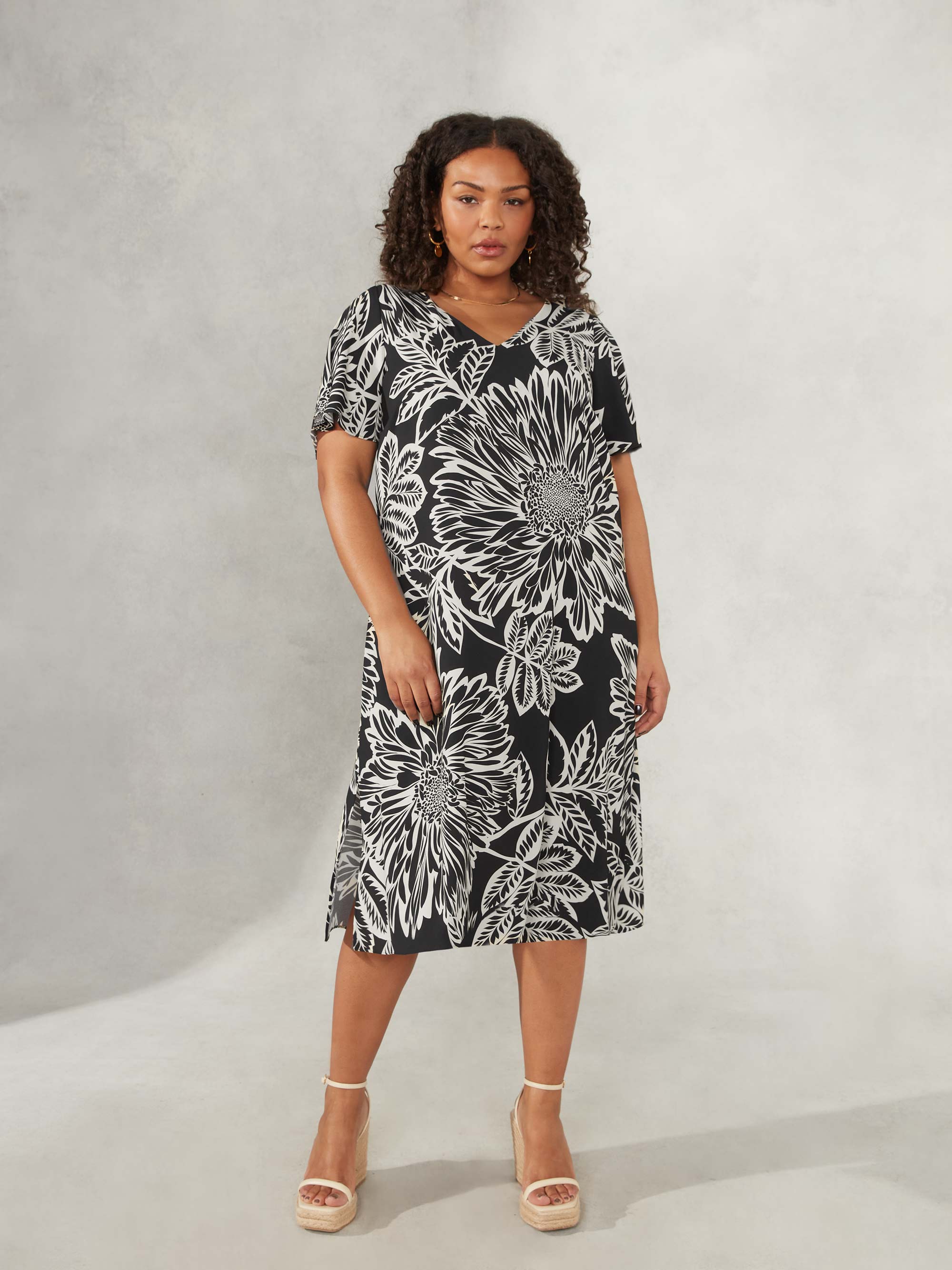 FLORAL MONOCHROME SHIFT DRESS - L - Multi