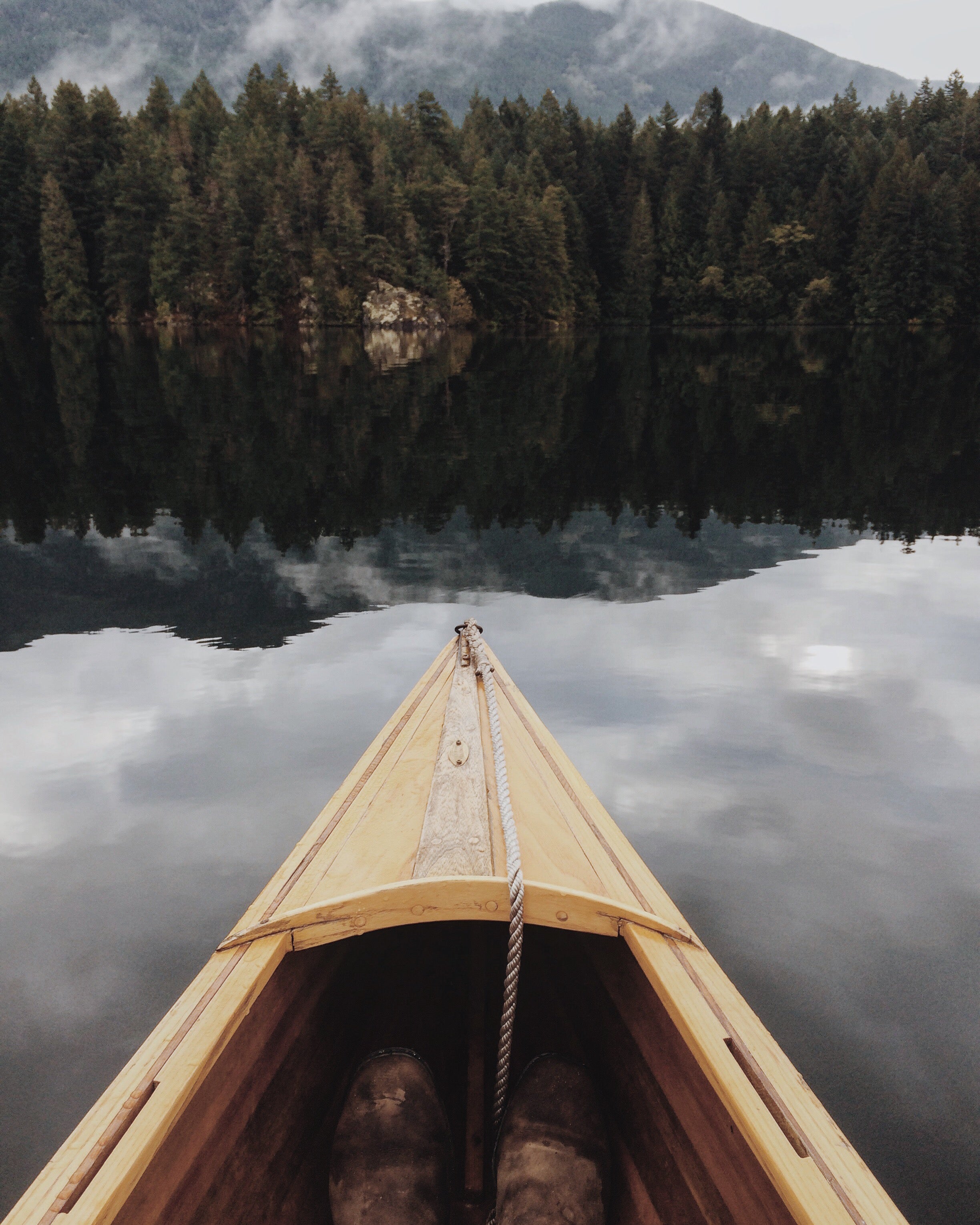 canoe-trip-lake-sakinaw