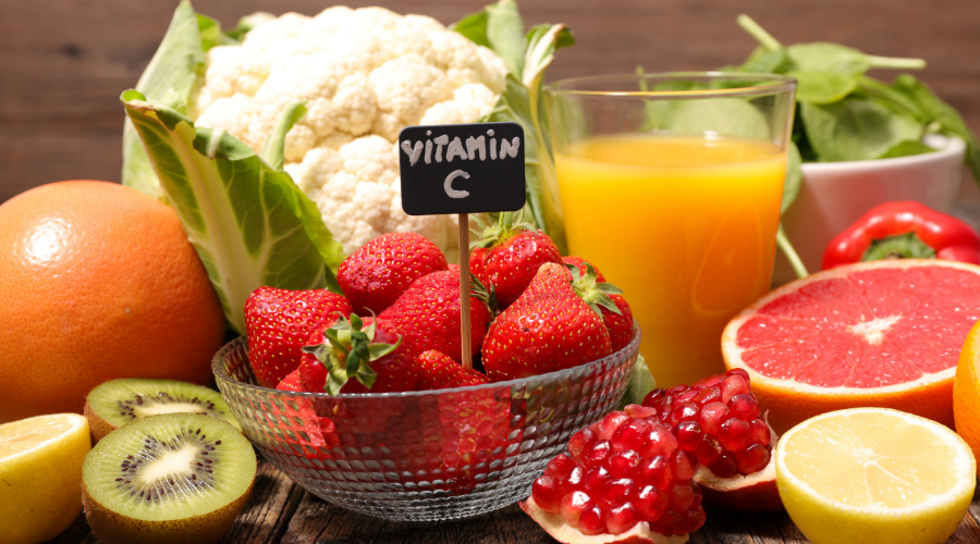 Food that are high in vitamin C including strawberry, orange, kiwi, pomegranate, lemon, cauliflower and spinach
